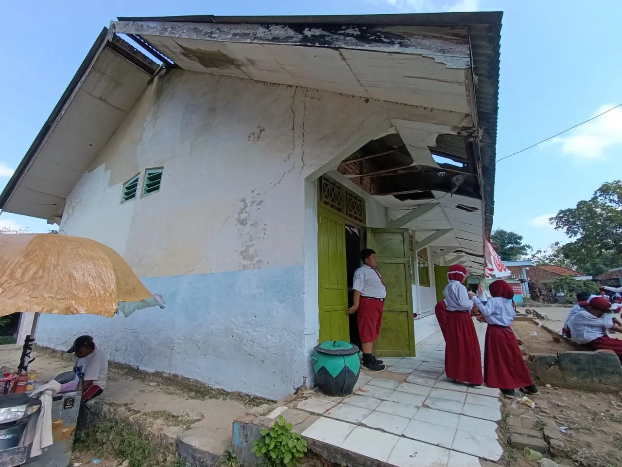 Kerusakan Sekolah Jadi Alarm, Komisi IV DPRD Bangkalan Desak Pendataan Menyeluruh (Ilustrasi)