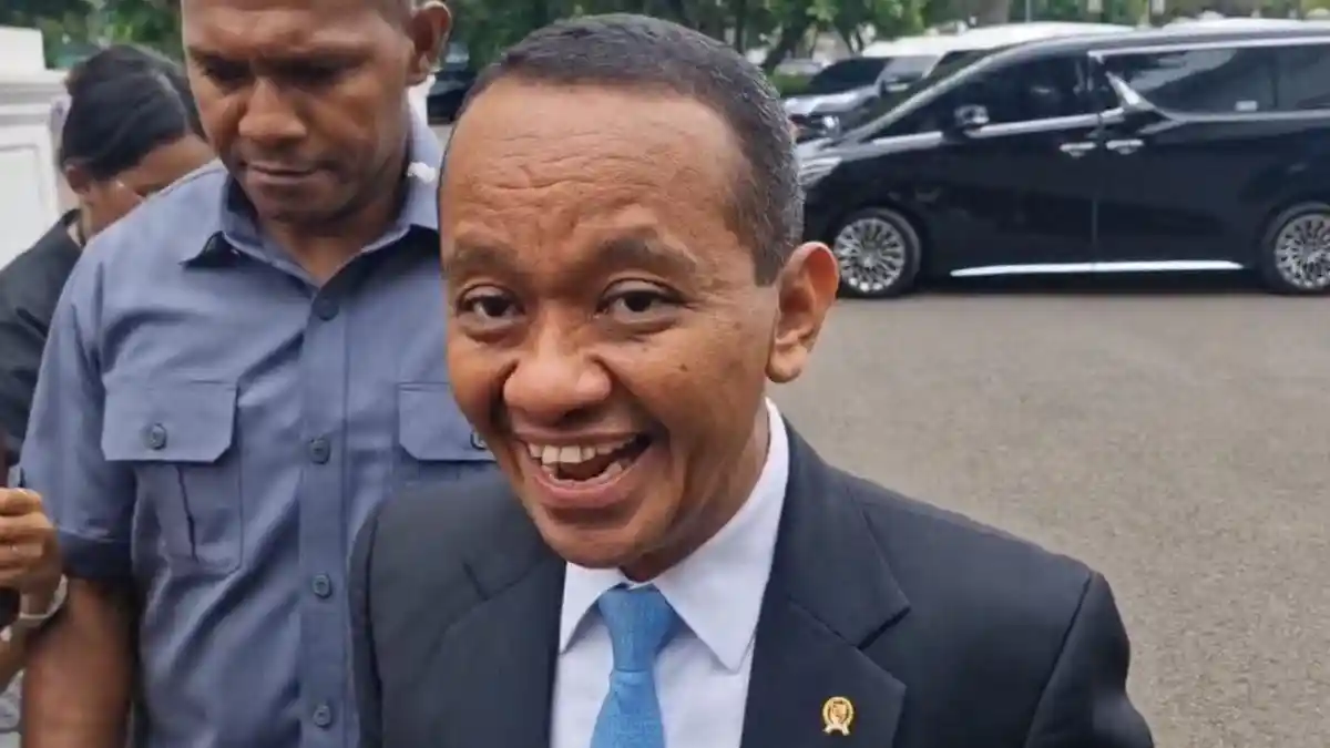 Bahlil resmi melegalkan sumur minyak rakyat sebagai langkah strategis mendongkrak lifting nasional dan memperkuat ketahanan energi Indonesia.