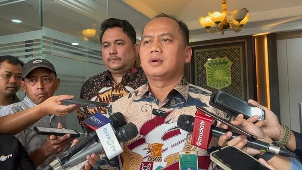 Kejagung masih memburu Jurist Tan yang buron dalam kasus dugaan korupsi pengadaan Chromebook. Opsi jerat pasal perintangan penyidikan pun dibuka, sementara red notice Interpol telah diajukan