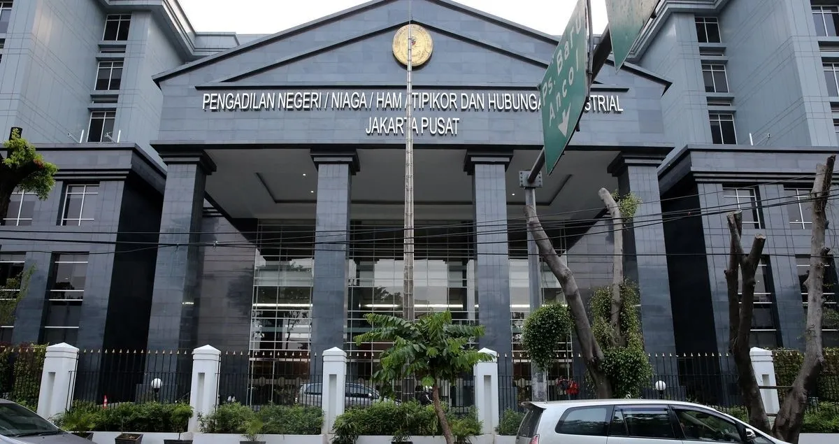 Suasana Pengadilan Tipikor Jakarta Pusat, lokasi sidang kasus dugaan korupsi tata kelola minyak. Mantan Komut Pertamina Basuki Tjahaja Purnama (Ahok) dan mantan Menteri ESDM Ignasius Jonan absen sebagai saksi, jaksa memastikan pemanggilan ulang pekan depan.