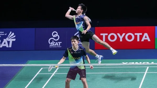 Raymond Indra/Nikolaus Joaquin memastikan langkah ke final Thailand Masters 2026 usai menundukkan wakil China. Indonesia pun mengunci gelar juara ganda putra lewat final sesama wakil Merah Putih.