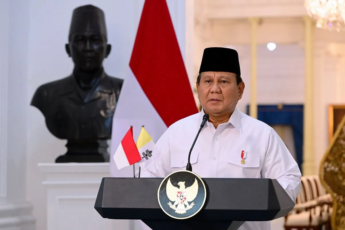 Program Makan Bergizi Gratis (MBG) diklaim telah menjangkau 60 juta penerima manfaat. Presiden Prabowo menegaskan capaian ini sebagai bukti kerja nyata pemerintah dalam meningkatkan gizi masyarakat sekaligus membuka jutaan lapangan kerja di berbagai daerah.