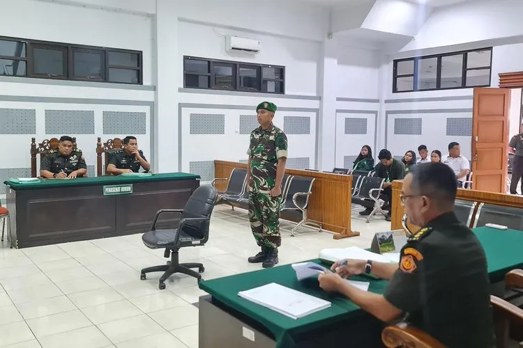 Vonis seumur hidup dijatuhkan kepada anggota TNI pelaku pembunuhan terhadap istrinya di Deli Serdang. Putusan ini menjadi pengingat bahwa hukum berlaku untuk semua tanpa pandang bulu. Keadilan harus ditegakkan demi kemanusiaan dan rasa aman masyarakat.