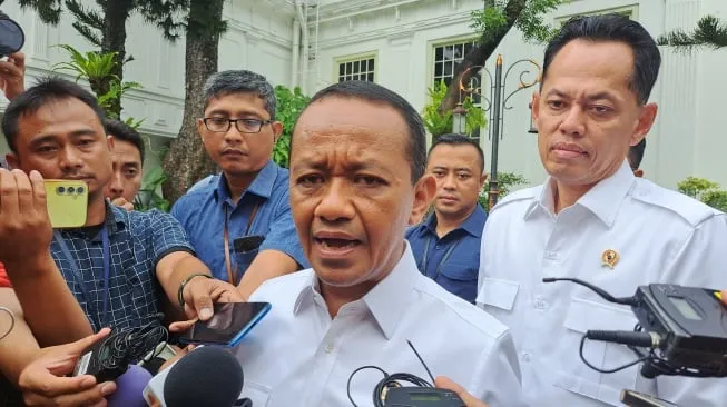 Bahlil Lahadalia menegaskan stok BBM nasional dalam kondisi aman, meski kapasitas storage masih menjadi tantangan utama dalam menjaga ketahanan energi di Indonesia.