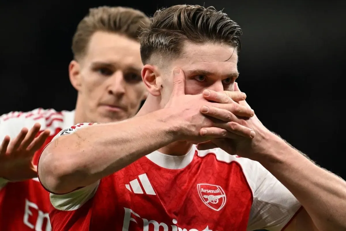 Arsenal Tundukkan Everton 2-0, Kukuh di Puncak Klasemen
