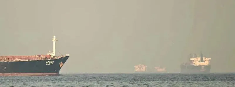 Dua Kapal Diserang di Dekat Selat Hormuz, Harga Minyak Dunia Terancam Melonjak (Ilustrasi)