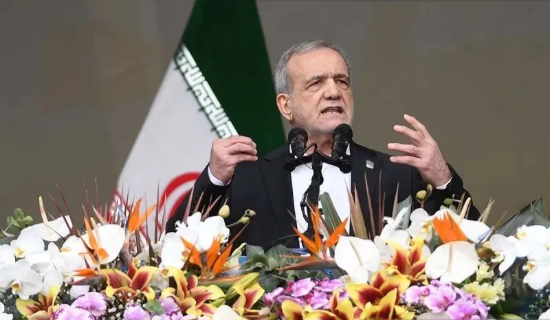 Presiden Masoud Pezeshkian memperingatkan bahwa setiap serangan yang dilancarkan dari pangkalan militer Amerika Serikat di negara-negara tetangga tidak akan ditoleransi oleh Iran, di tengah meningkatnya ketegangan di kawasan Timur Tengah.