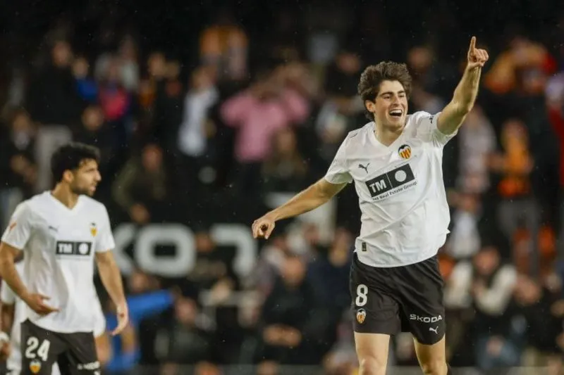 Valencia Naik ke Peringkat 12 Usai Tundukkan Alaves 3-2.