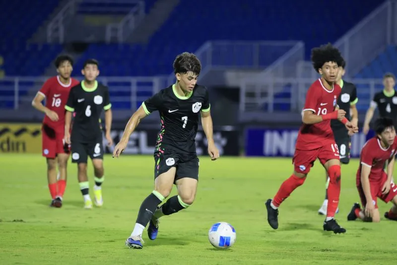 Timnas Australia U-17 kokoh di puncak Grup C Piala AFF U-17 2026 usai meraih dua kemenangan beruntun. Gol dramatis Luke Becvinovski memastikan kemenangan atas Timnas Singapura U-17.