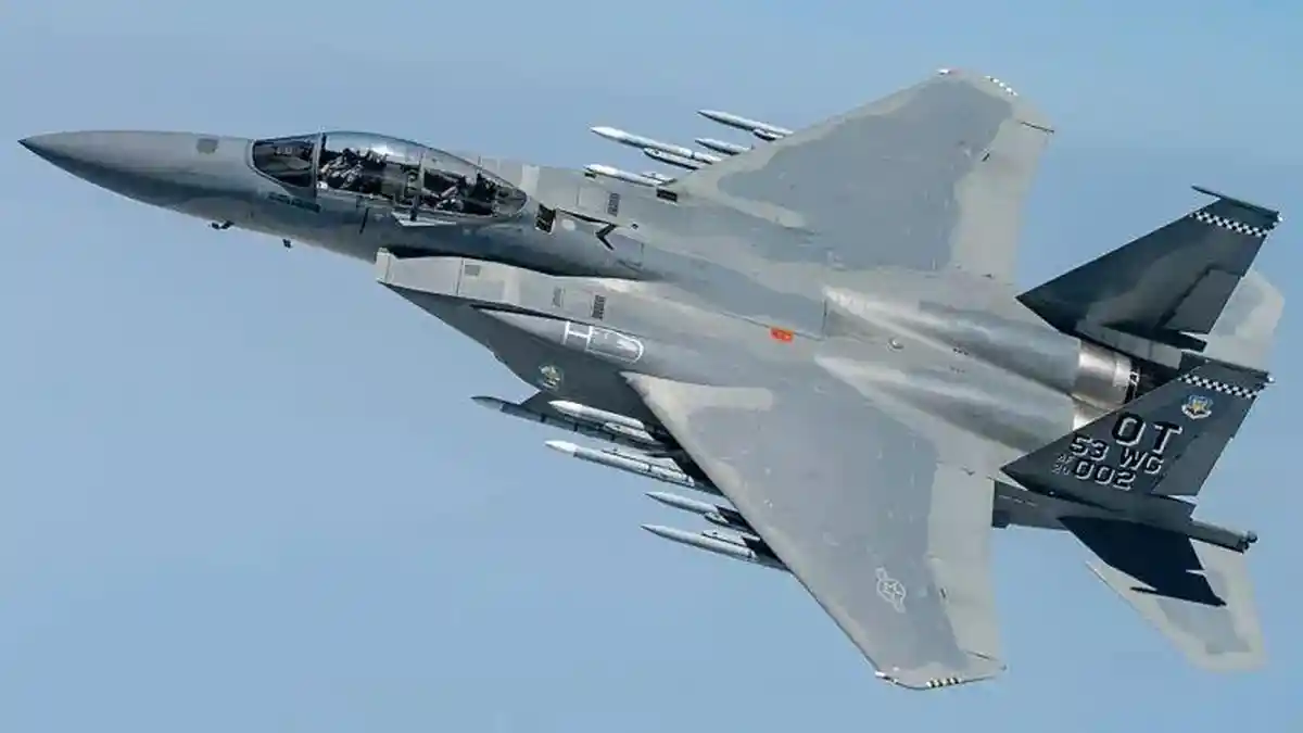 Kopilot pesawat tempur F-15E AS yang ditembak jatuh di Iran berhasil diselamatkan dalam operasi militer besar dan kini menjalani perawatan di Kuwait dalam kondisi stabil.
