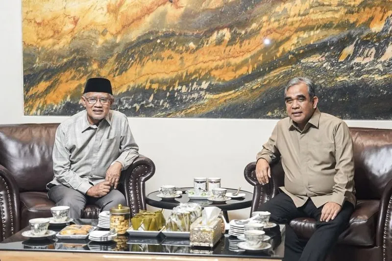 Ketua MPR Ahmad Muzani dan Ketua Umum Muhammadiyah Haedar Nashir bahas geopolitik global hingga penguatan SDM di Yogyakarta, tekankan persatuan sebagai kunci menghadapi tantangan dunia.
