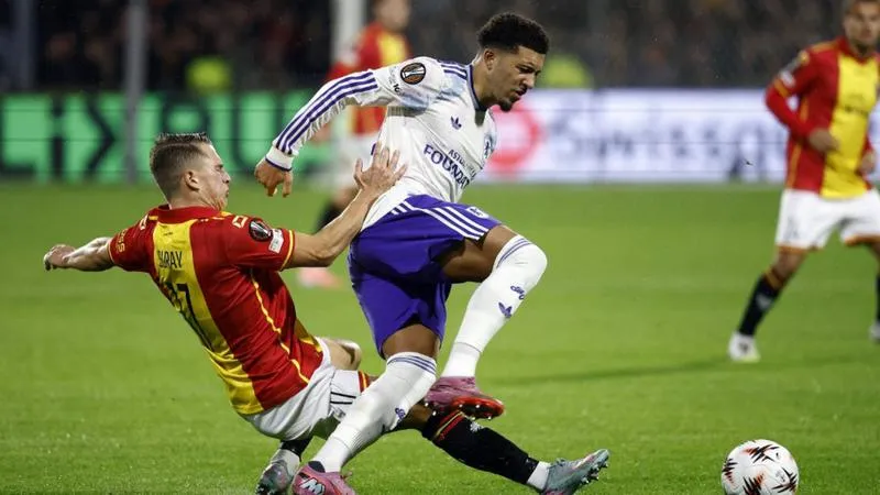 Sancho tampil jadi pembeda. Aston Villa memastikan langkah ke babak 16 besar usai laga krusial di Istanbul.