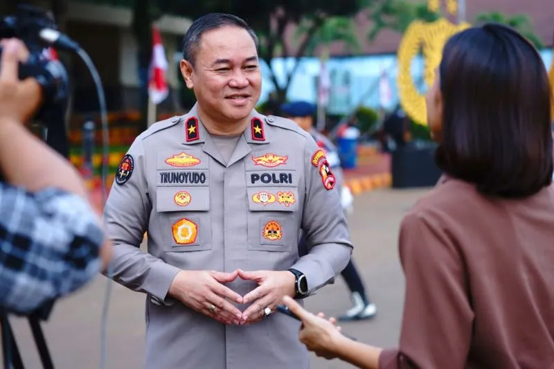 Kombes Pol. Roedy Yulianto resmi ditunjuk sebagai Plh. Kapolresta Sleman menggantikan Edy Setyanto yang dinonaktifkan sementara. Penunjukan ini diharapkan mampu menjaga stabilitas dan profesionalisme Polri di tengah sorotan publik terhadap penanganan kasus penjambretan yang berujung maut.