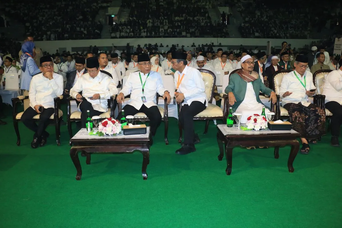 Puncak peringatan Harlah ke-100 Nahdlatul Ulama digelar di Istora Senayan, Jakarta, Sabtu (31/1/2026). Ketua Umum PBNU Gus Yahya menegaskan komitmen NU untuk terus mengawal Indonesia menuju peradaban yang mulia. Acara ini turut dihadiri jajaran menteri dan tokoh nasional sebagai bentuk dukungan terhadap peran NU dalam menjaga persatuan bangsa.