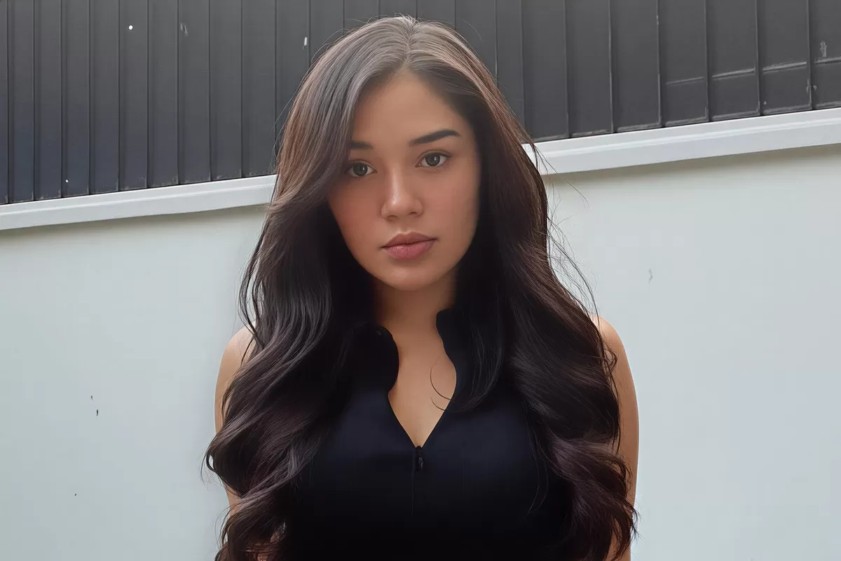 Kabar duka datang dari dunia media sosial. Selebgram Lula Lahfah ditemukan meninggal dunia di sebuah apartemen di kawasan Jakarta Selatan. Hingga kini, pihak berwenang masih menyelidiki penyebab kematian.