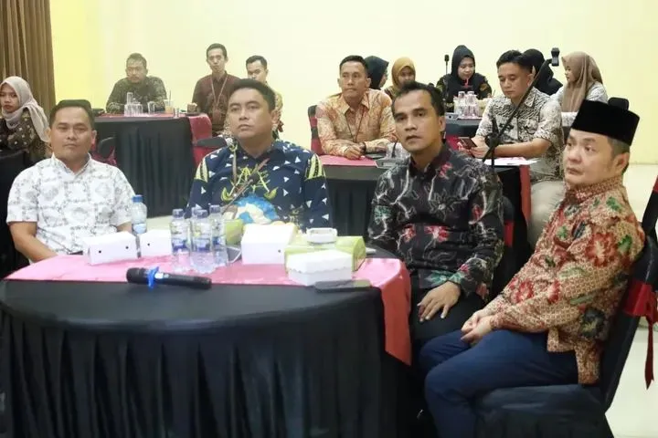 Bupati Bangkalan Lukman Hakim dan Wakil Bupati Moch. Fauzan Ja’far saat mengikuti FGD pengembangan migas hulu–hilir di Bangkalan (Foto/Humas)