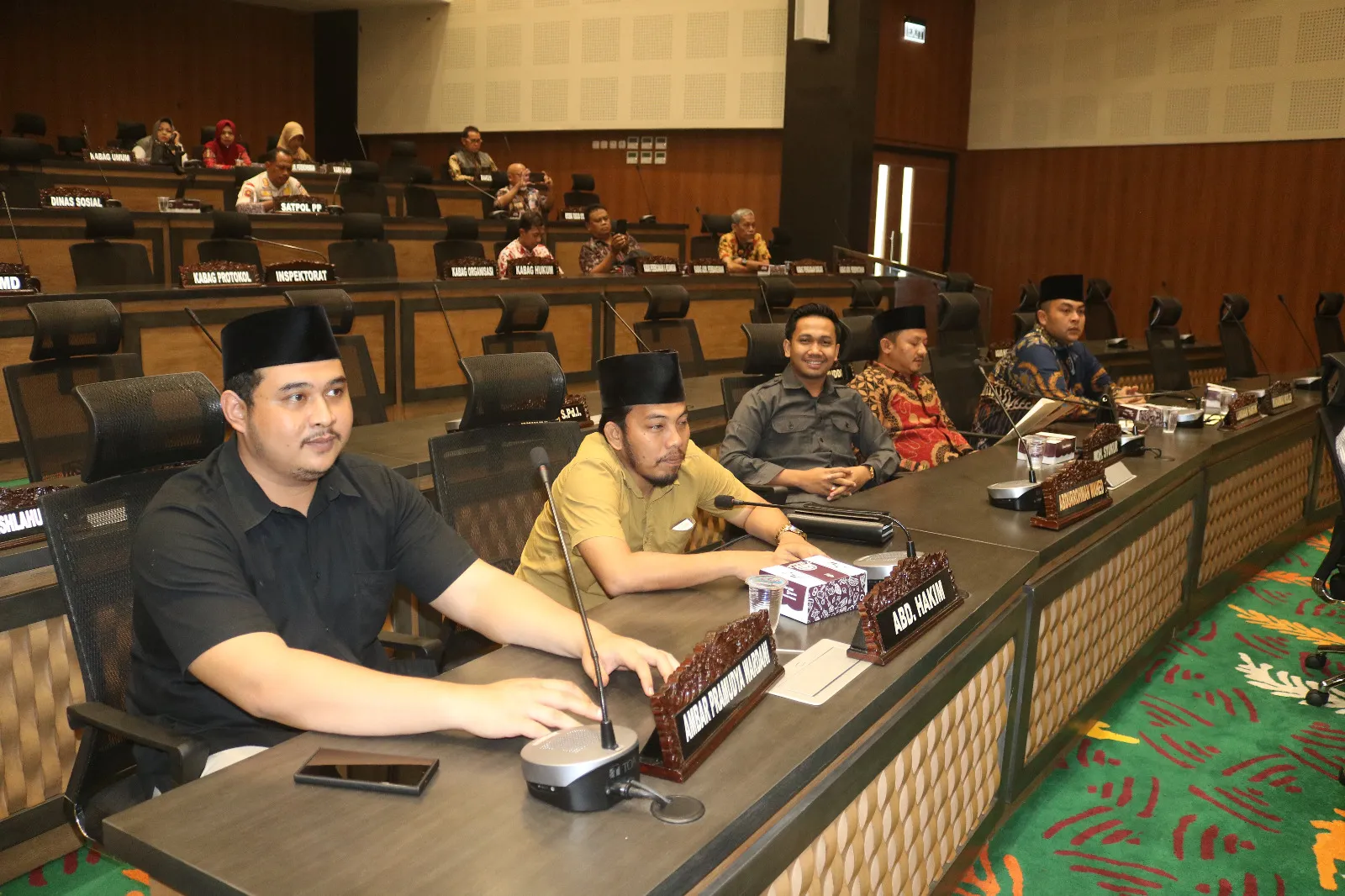 Keta Komisi III DPRD Bangkalan, Reza Teguh Wibowo saat rapat di Ruang Rapat Paripurna Gedung DPRD Bangkalan (Dok. Humas DPRD Bangkalan)