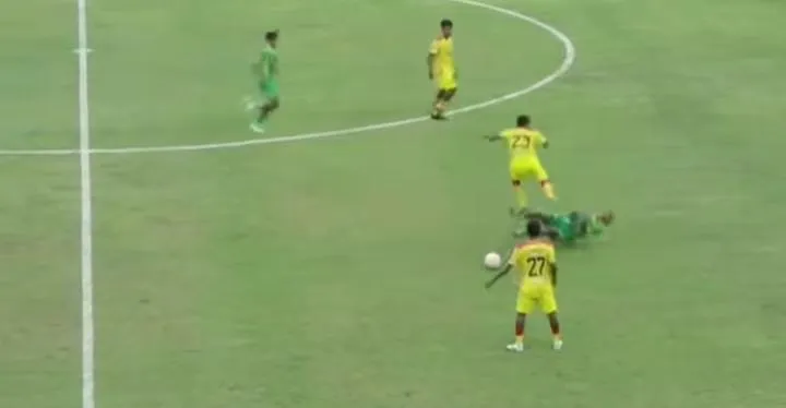 Tendangan Brutal di Liga 4 Jawa Timur, Berujung Sanksi Seumur Hidup (Ilustrasi)