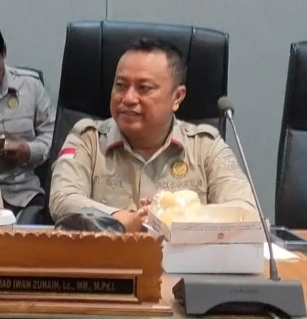 Syaiful Ismail, Sekretaris Persatuan Kepala Desa Indonesia (PKDI) Kabupaten Bangkalan, menyampaikan pandangan soal penurunan pagu dana desa reguler 2026 dalam momentum Refleksi Hari Desa Nasional. Ia menegaskan desa tetap dituntut mandiri, kreatif, dan solid menjalankan program meski anggaran menyusut (Foto/Syah)