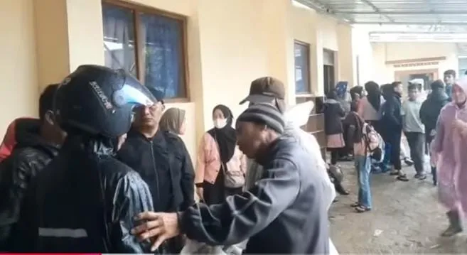 Tampak pengungsi bencana longsor di Bandung Barat sedang berada di posko pengungsian (Foto/Istimewa)