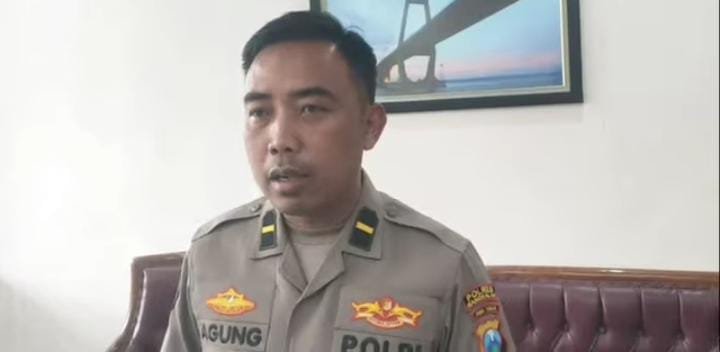 Kasi Humas Polres Bangkalan, Ipda Agung Intama saat diwawancarai (Dok. Red)