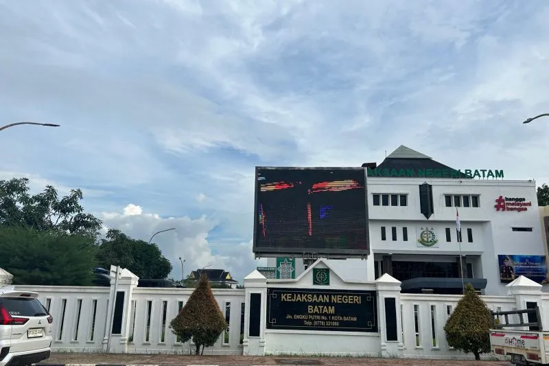 Lelang supertanker MT Arman 114 kembali buntu. Tiga perusahaan peserta gugur dalam proses seleksi, membuat upaya penjualan aset sitaan ini harus kembali dievaluasi oleh Badan Pemulihan Aset Kejagung.