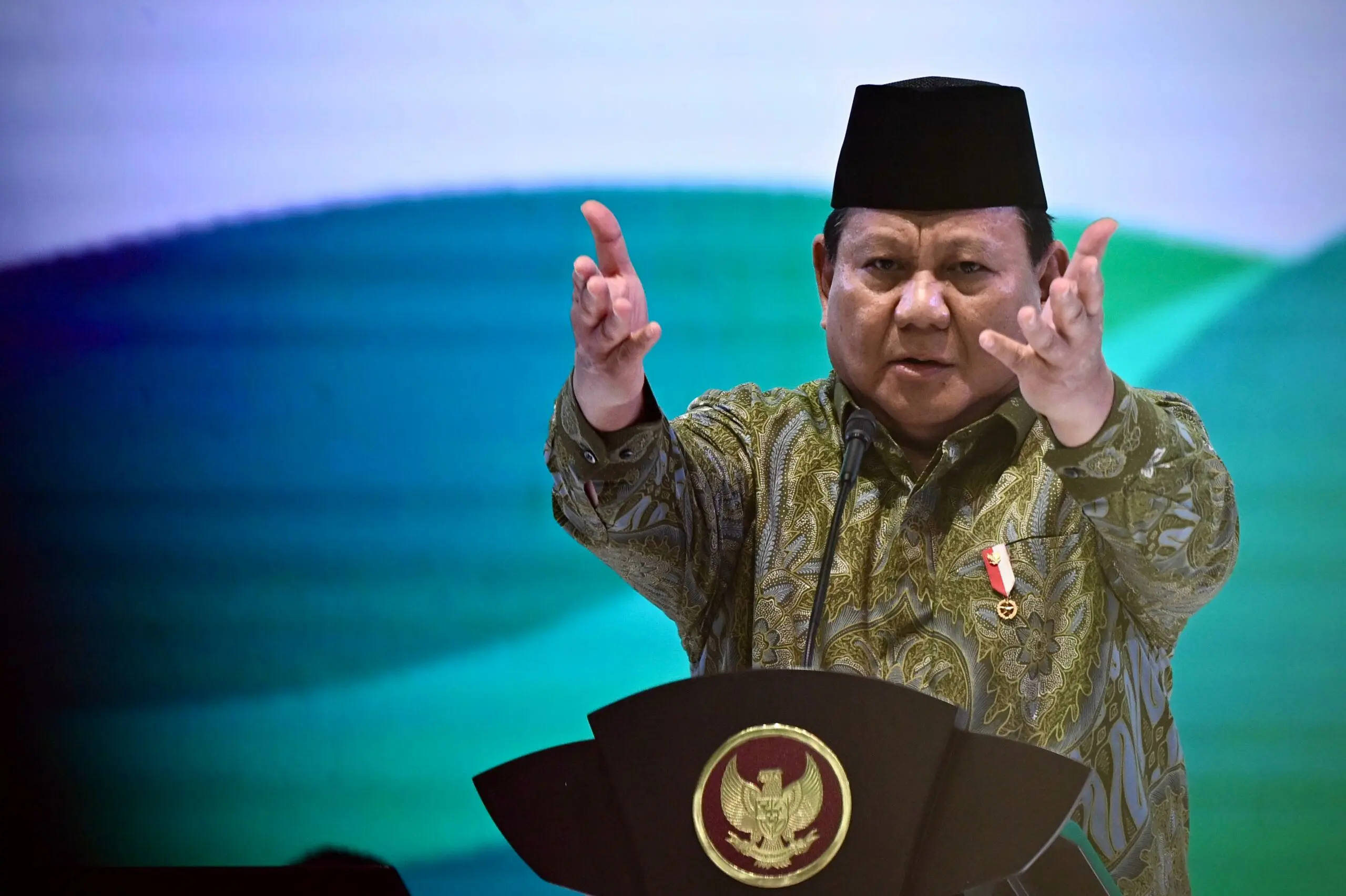 Presiden RI Prabowo Subianto menghadiri puncak peringatan Harlah ke-100 Nahdlatul Ulama di Istora Senayan, Jakarta, Sabtu (31/1/2026). Acara bersejarah ini dihadiri ribuan jamaah, tokoh agama, serta jajaran pemerintahan sebagai bentuk penghormatan atas peran NU dalam menjaga persatuan dan peradaban bangsa.