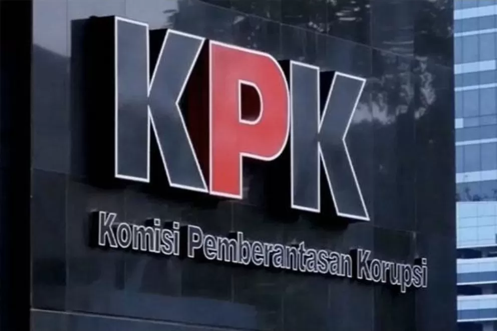 Komisi Pemberantasan Korupsi menegaskan komitmennya memberantas praktik korupsi hingga ke tingkat daerah.