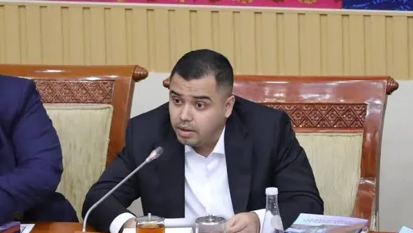 Gerindra menegaskan Polri harus tetap berada langsung di bawah Presiden serta wajib membuka diri terhadap kritik publik. Sikap ini disampaikan Fraksi Gerindra DPR RI dalam rapat kerja Komisi III bersama Kapolri di Kompleks Parlemen, Senayan.