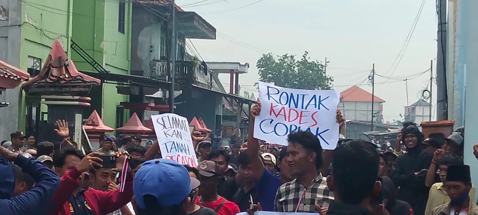 Gruduk Balai Desa Hingga Kecamatan, Warga Pesanggrahan Bangkalan Minta Kepala Desa Dicopot (Ilustrasi)