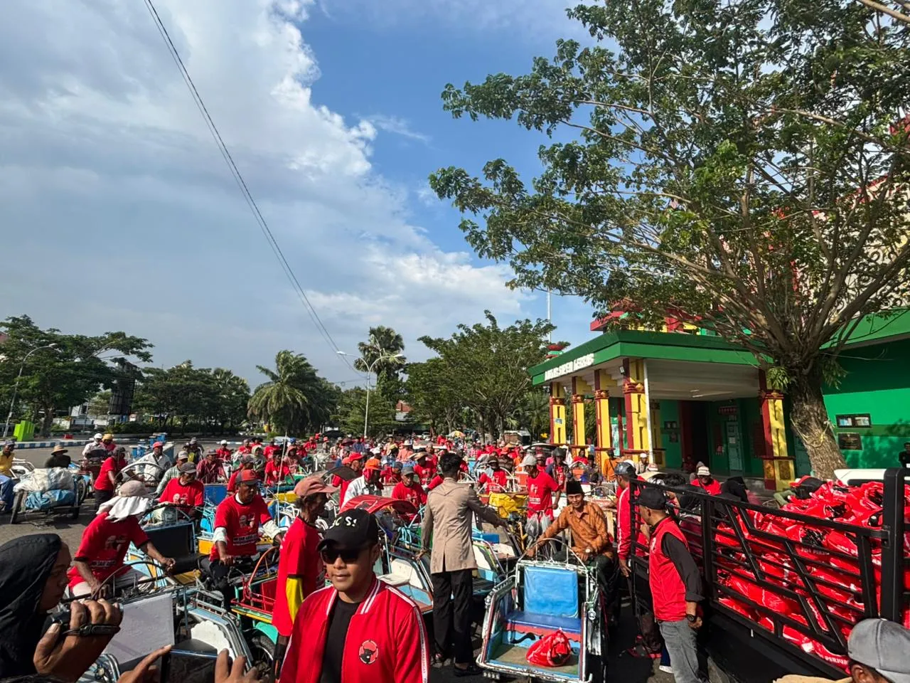 Sasar PKL Hingga Tukang Becak, PDIP Salurkan 4.000 Paket Sembako di Bangkalan (Ilustrasi)