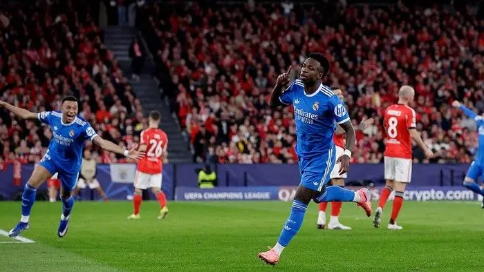 Gol tunggal Vinicius Jr membawa Real Madrid mencuri kemenangan 1-0 di markas Benfica pada leg pertama UEFA Champions League. Hasil ini membuat Los Blancos semakin dekat ke babak 16 besar.