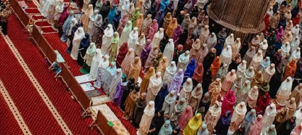 Tarawih: Dari Sunyi Malam Nabi hingga Tradisi Umat yang Menggema (Ilustrasi)