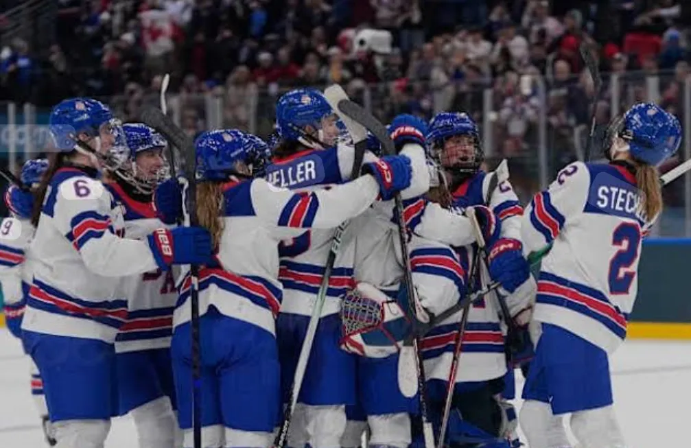 Drama Overtime! AS Tumbangkan Kanada, Emas Hoki Es Putri Resmi Milik Negeri Paman Sam (Ilustrasi)