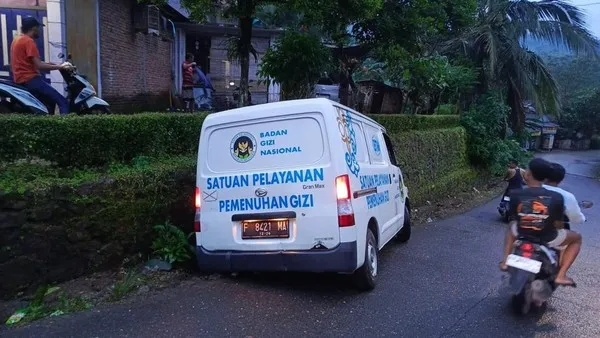 Mobil MBG menabrak pagar SD di Kebumen, sopir diduga mengamuk hingga melukai 15 warga. Peristiwa ini menggegerkan masyarakat dan kini dalam penanganan pihak kepolisian.