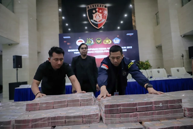 Bareskrim Polri mengeksekusi uang senilai Rp58 miliar yang merupakan hasil tindak pidana pencucian uang (TPPU) dari praktik judi online. Barang bukti tersebut diserahkan dalam konferensi pers oleh Dirtipidsiber Bareskrim Polri sebagai bagian dari upaya penindakan terhadap jaringan kejahatan siber dan perjudian daring di Indonesia.