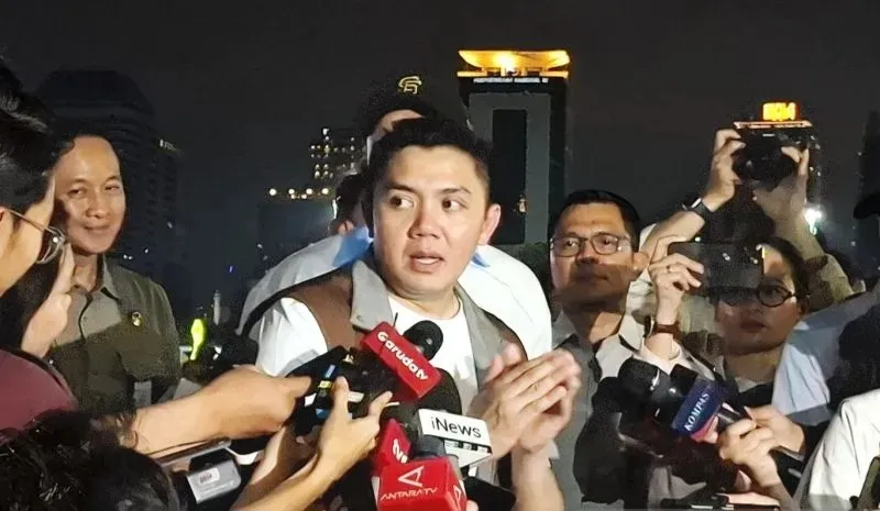 Pemerintah fasilitasi bus antar-jemput bagi warga untuk meramaikan bazar rakyat di Monas. Akses yang mudah dan gratis ini diharapkan menghadirkan kebahagiaan Lebaran serta membantu masyarakat mendapatkan kebutuhan dengan lebih terjangkau.