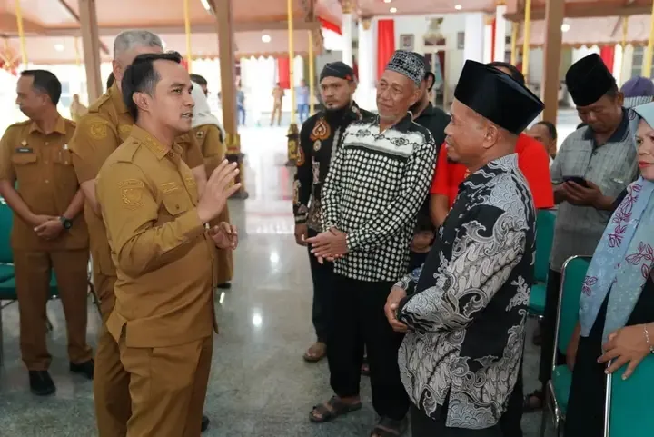 Pemkab Bangkalan Tata PKL: 22 Tenda Dibagikan, DAS Tunjung Jadi Proyek Percontohan (Ilustrasi)