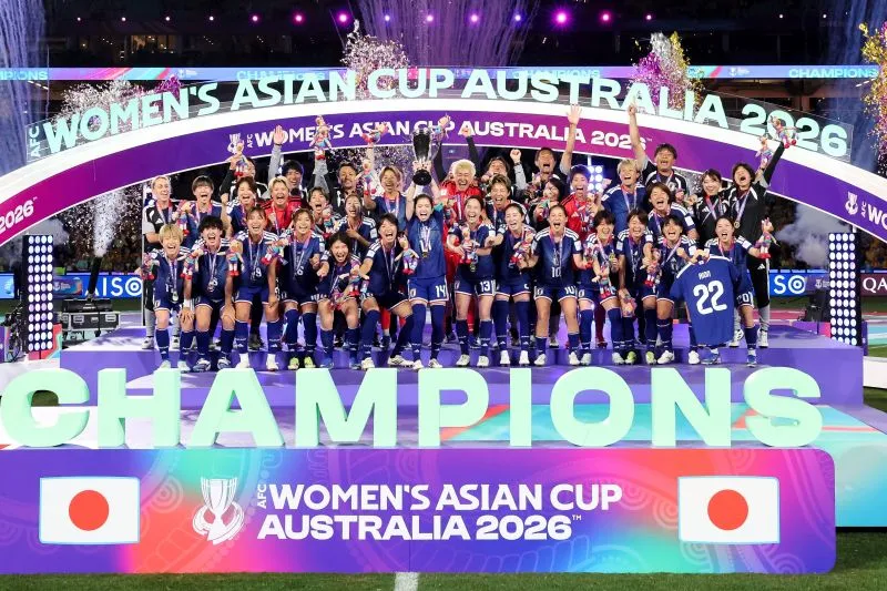 Timnas Putri Jepang kembali menunjukkan dominasinya di Asia usai menjuarai Piala Asia Putri 2026. Gol tunggal Maika Hamano memastikan kemenangan atas Australia sekaligus menghadirkan gelar ketiga bagi Jepang. 🏆⚽