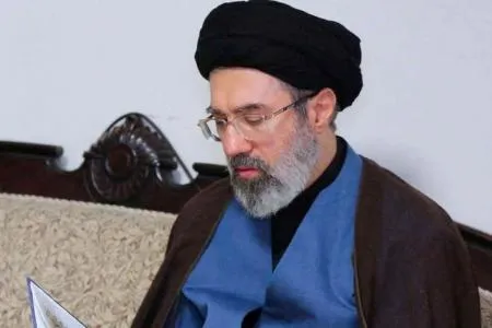 Mojtaba Khamenei, putra Pemimpin Tertinggi Iran Ali Khamenei, selama ini dikenal sebagai sosok berpengaruh di balik layar politik Teheran. Namanya kian mencuat dalam spekulasi suksesi kepemimpinan Iran di tengah dinamika politik dan keamanan kawasan Timur Tengah.