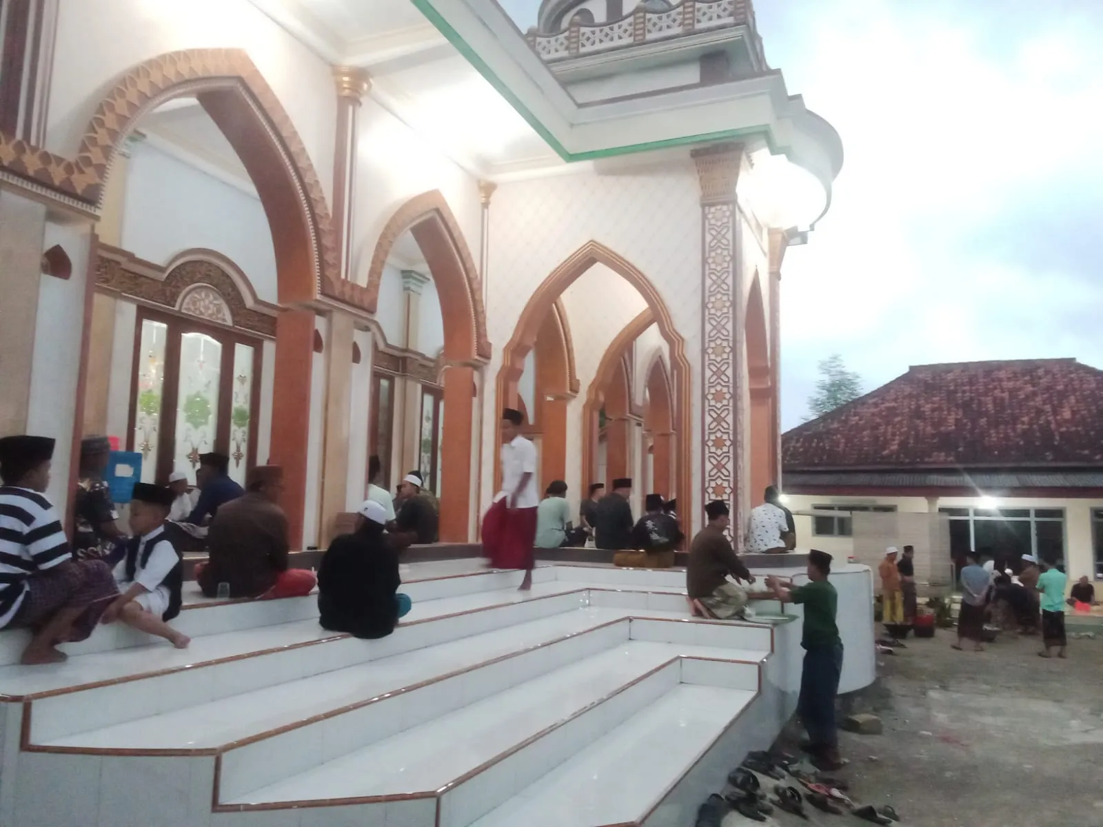 Cahaya yang Tak Pernah Padam: Tradisi Khotmil Qur’an Pemuda dan masyarakat Daleman Dusun Tengginah Zona Utara