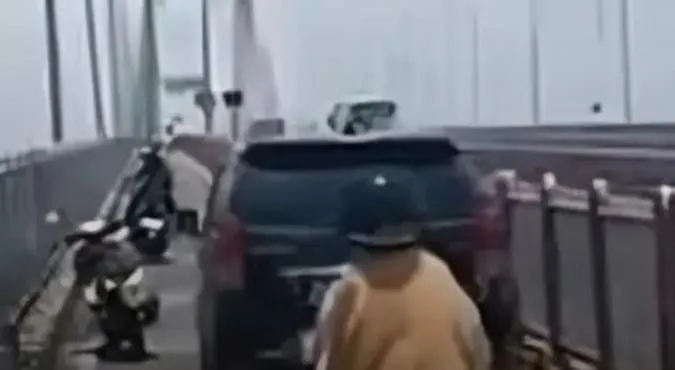 Viral! Mobil Masuk Jalur Motor di Suramadu, Netizen Heran (Ilustrasi)