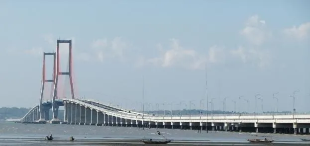 Suramadu: Jalan Penghubung atau Jalan Masuk Ketimpangan? (Ilustrasi)