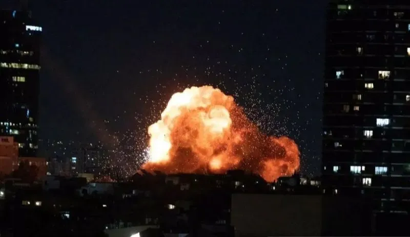 Iran mengklaim melancarkan serangan drone yang menargetkan kilang minyak dan fasilitas penyimpanan bahan bakar di Haifa, Israel, sebagai respons atas serangan terhadap fasilitas energi mereka. Ketegangan antara Iran dan Israel pun kian meningkat.