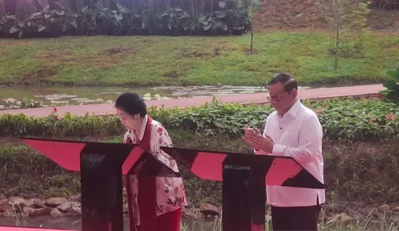 Pramono Anung Wibowo meresmikan Taman Bendera Pusaka yang merupakan penggabungan Taman Ayodya, Taman Langsat, dan Taman Leuser, Sabtu (14/3), sebagai bagian dari upaya memperluas ruang terbuka hijau di Jakarta. Peresmian turut dihadiri Presiden ke-5 RI Megawati Soekarnoputri.