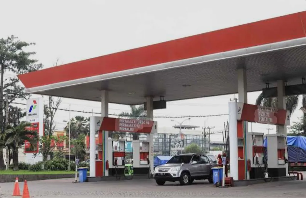 Heboh! Isu BBM Tinggal 20 Hari Picu Panic Buying, SPBU di Banyak Kota Diserbu Warga (Ilustrasi)