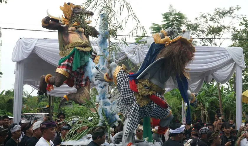 Ikon Suro dan Boyo Semarakkan Pawai Ogoh-ogoh Nyepi di Surabaya