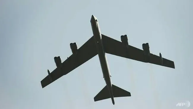 Militer Amerika Serikat menyelidiki jatuhnya pesawat tanker KC-135 di wilayah Irak barat, sementara upaya pencarian dan penyelamatan awak pesawat masih berlangsung.
