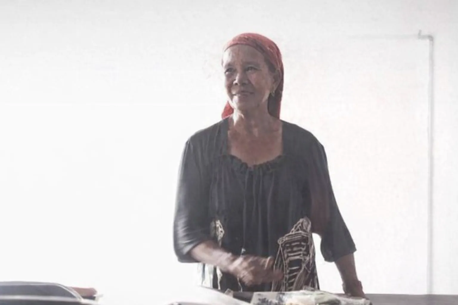 Di balik aroma gorengan yang menguar di lorong kampus, terselip doa tulus seorang ibu untuk masa depan anaknya. Perjuangan sederhana, cinta yang tak pernah habis. 💛