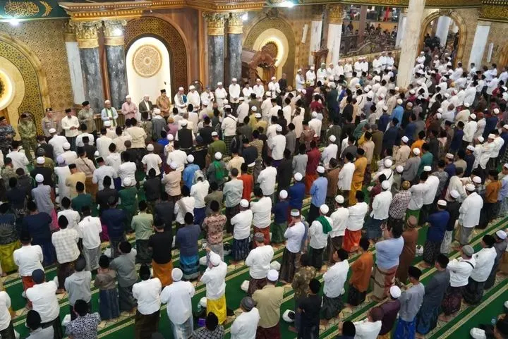 Masyarakat dari barbagai daerah saat menghadiri Haul Akbar Syaichona Kholil Bangkalan ke 101 (Dok.Istimewa)